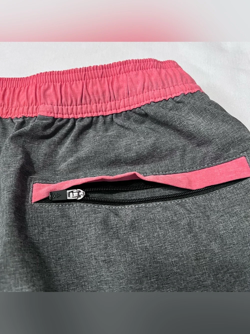 Chubbies Gray Heather Performance Stretch Shorts Pink Waist 5.5” M